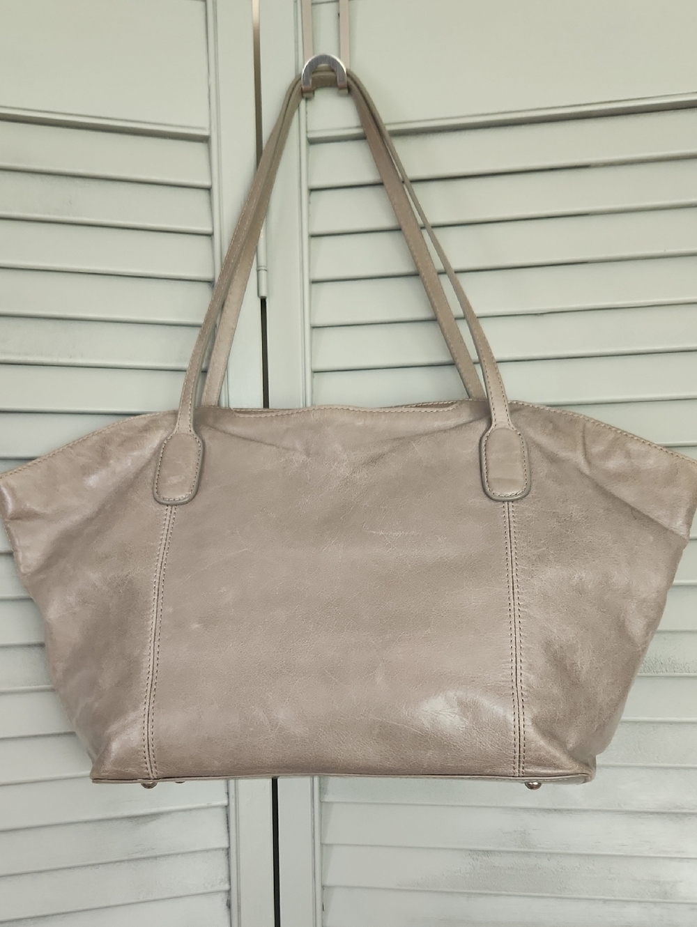 HOBO Neutral Grey Bag Tote Roomy Spacious Casual Boho Classic Style Everyday